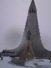 Vrlo Neobina Je Bijela Katedrala U Sreditu Reykjavika Koja Podsjea Na Svemirsku Kapsulu.


